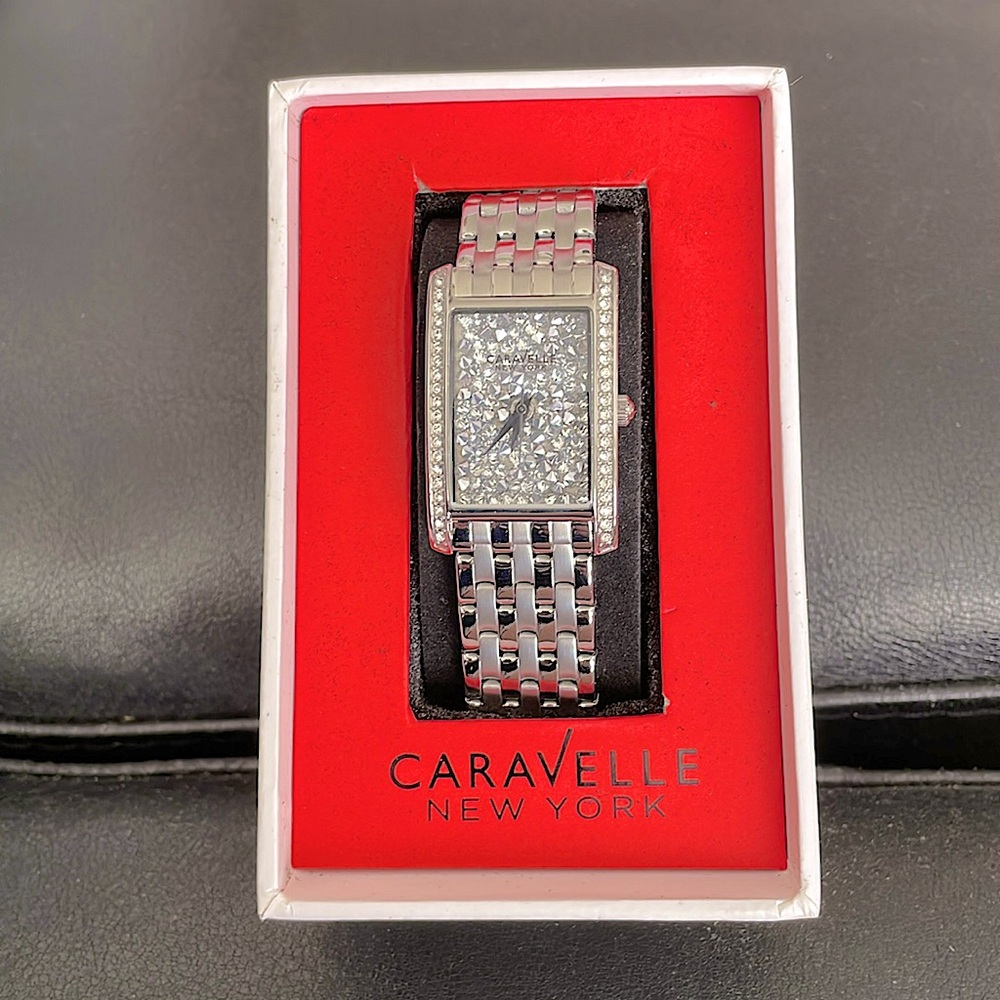 Shiny sparkly never worn watch.